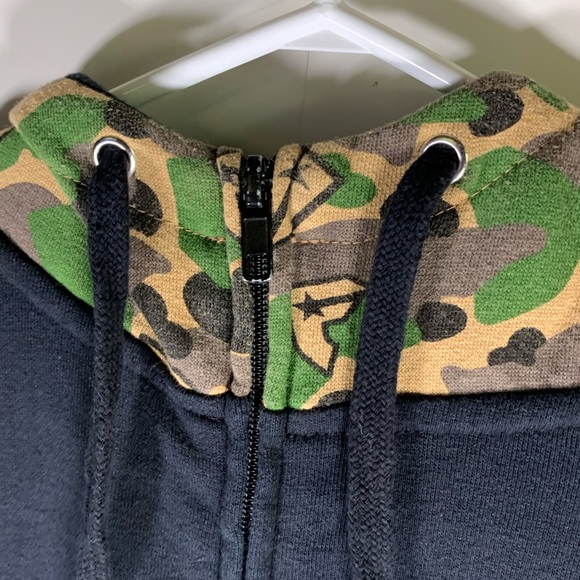 Y2K famous stars and straps camo hoodie - Picture 7 of 11